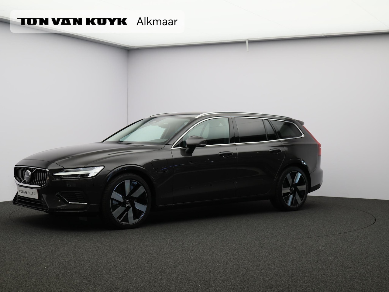 Volvo V60 - 2.0 T6 Plug-in hybrid AWD Essential / Adaptive Cruise / Leder interieur / Privacy Glass / - AutoWereld.nl
