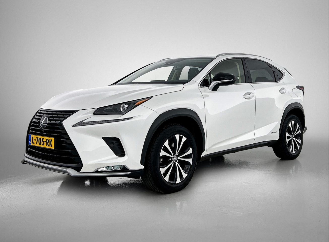 Lexus NX - 300h AWD Ultimate Edition | NL-Auto | Groot Navigatie | Bi-Tone Leder Interieur | - AutoWereld.nl