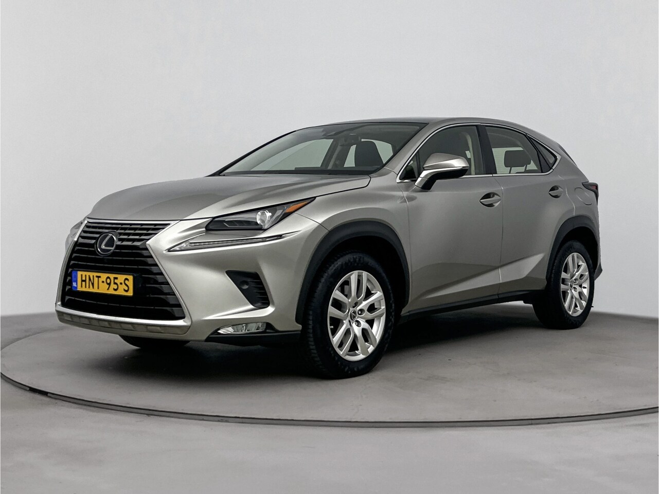 Lexus NX - 300h AWD Luxury Edition Limited | Glazen Panoramadak | Groot Navigatie | Zwart Leder inter - AutoWereld.nl