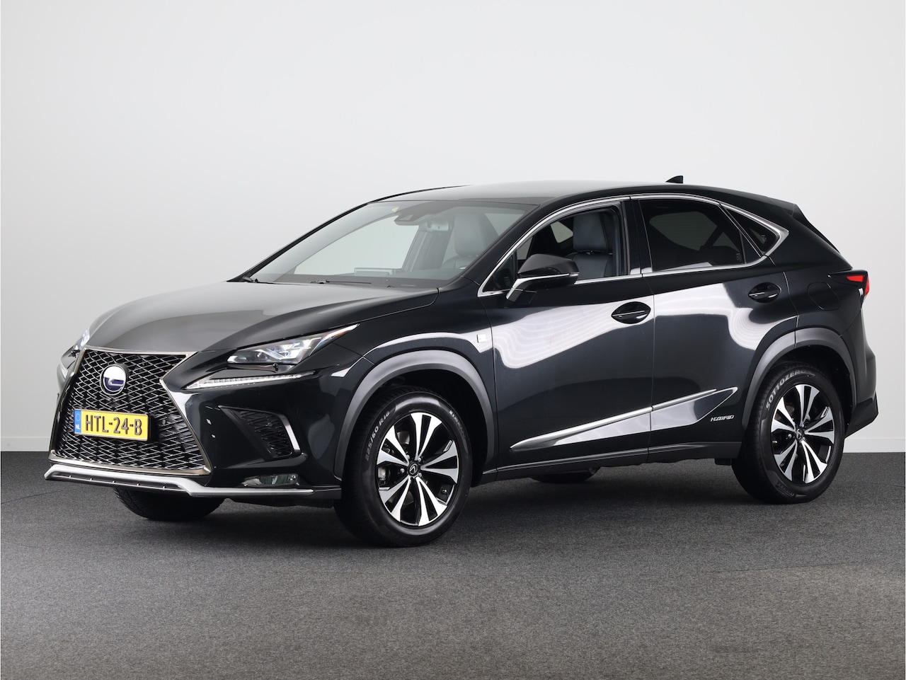 Lexus NX - 300h AWD F Sport Line Limited | Glazen Panoramadak | Stoelverwarming | Parkeersensoren | L - AutoWereld.nl