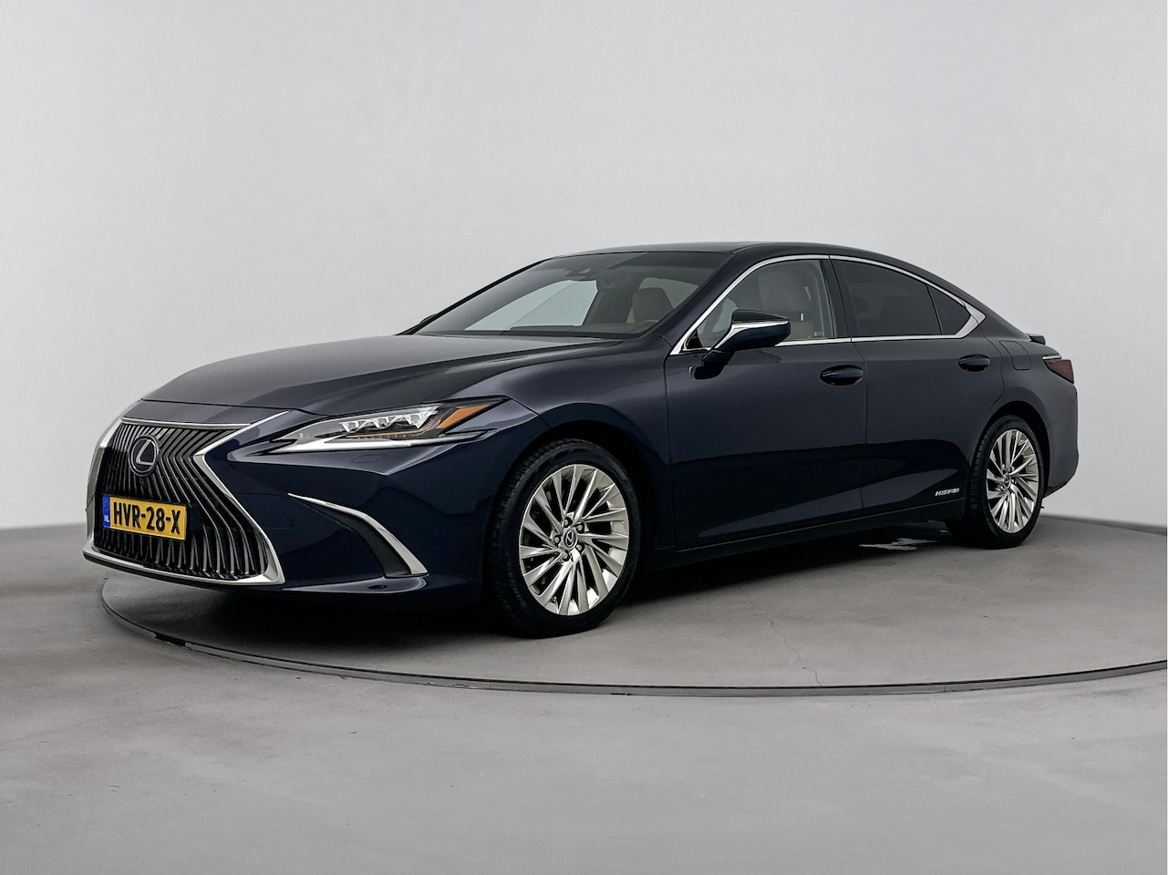 Lexus ES - 300h President Line Limited | Elektrisch glazen schuif-/kanteldak | 360° Camera | Stoelver - AutoWereld.nl