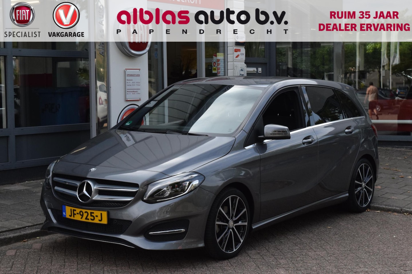 Mercedes-Benz B-klasse - 180 Ambition|18"|Trekhaak|Winterset|Lage km! - AutoWereld.nl