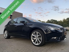 SEAT Leon - 1.6 TDI Style 5DR Airco Cruise control FR velgen