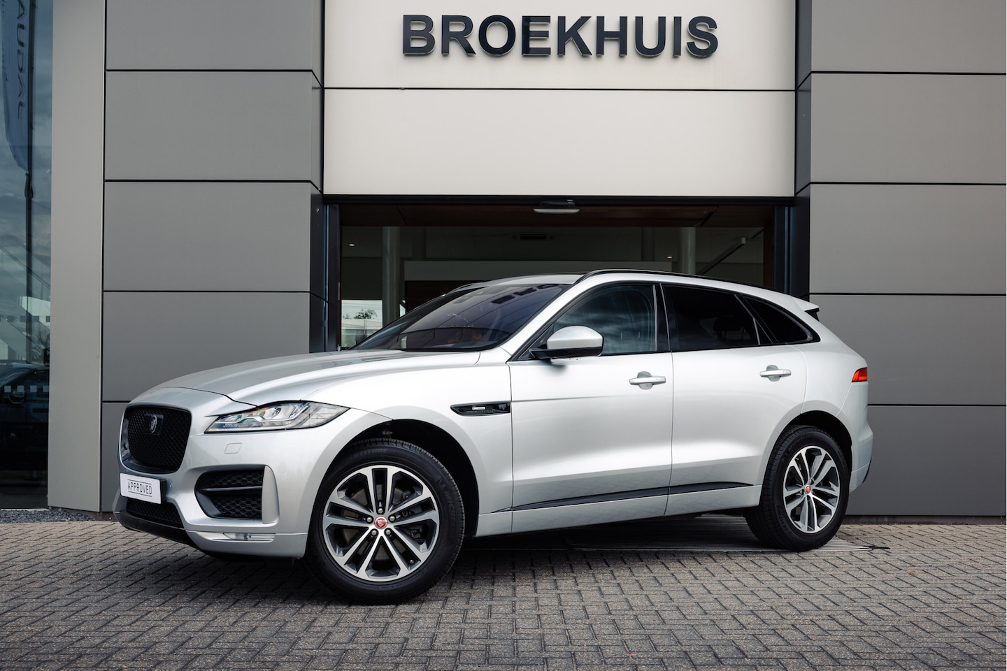 Jaguar F-Pace - 2.0t AWD R-Sport | Head-up | Alcantara hemel | Cold Climate | Pano | Leder | Adaptieve Cr - AutoWereld.nl