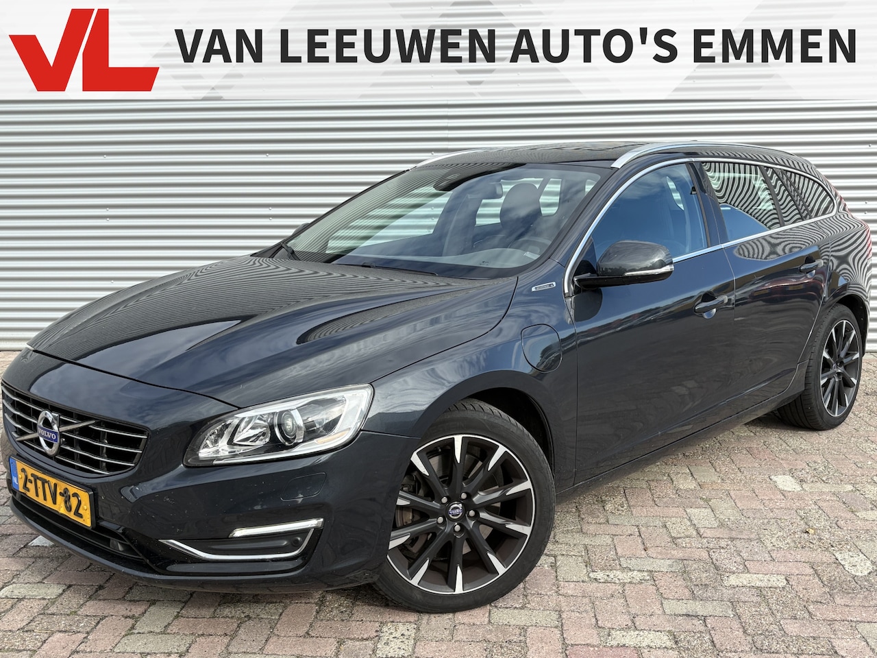 Volvo V60 - 2.4 D6 AWD Plug-In Hybrid Summum | Nieuw Binnen! | Stoelverwarming | Navi | Trekhaak - AutoWereld.nl