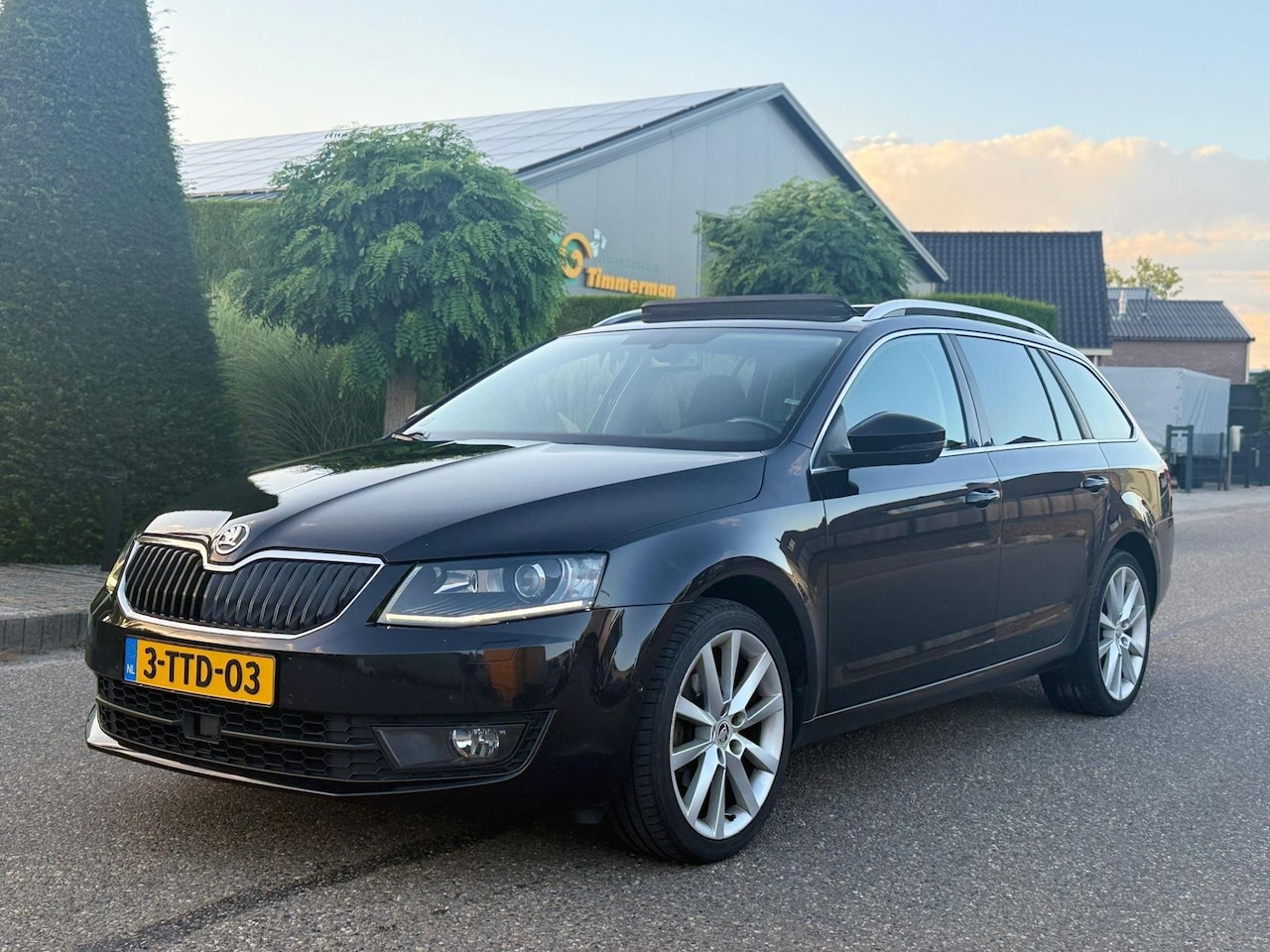 Skoda Octavia Combi - 1.6 TDI Elegance Businessline 2014 Pano/Navi/Lmv - AutoWereld.nl