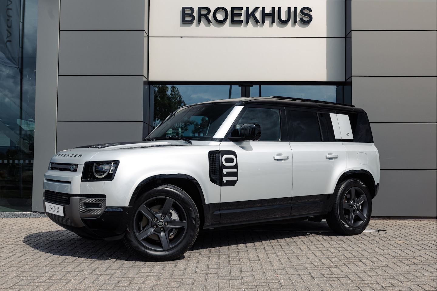 Land Rover Defender 110 - P400e 110 X-Dynamic SE | Cold Climate Pack | Afn trekhaak | Adaptive Cruise | 360gr Camera - AutoWereld.nl