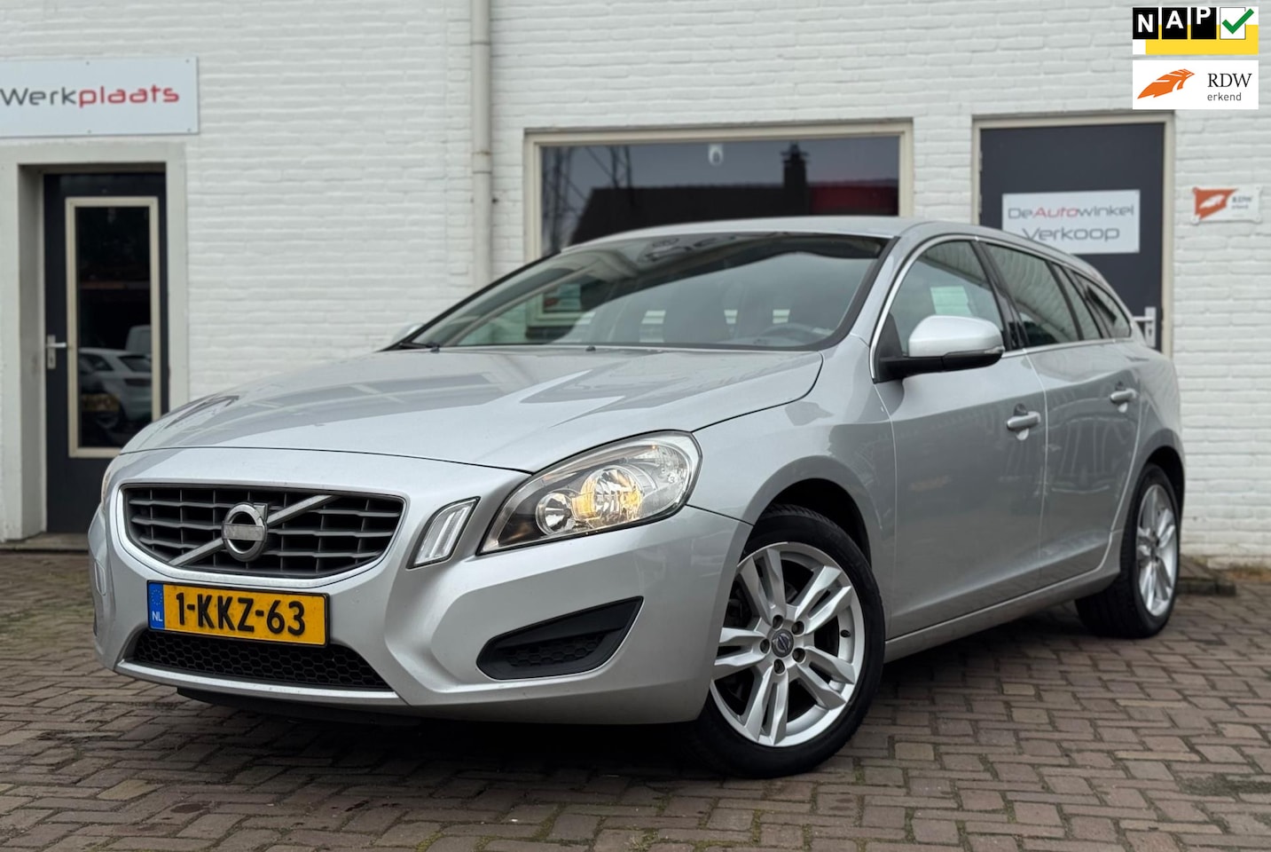 Volvo V60 - 1.6 T3 Trekhaak AUTOMAAT - AutoWereld.nl