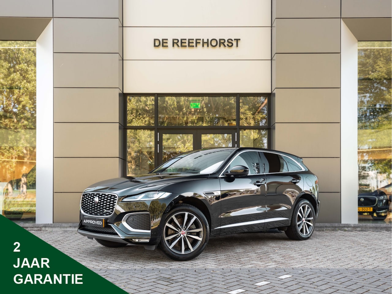 Jaguar F-Pace - P400e 404pk AWD PHEV R-Dynamic SE Panorama Dak | 20"Lm velgen | Draadloos Apple CarPlay / - AutoWereld.nl