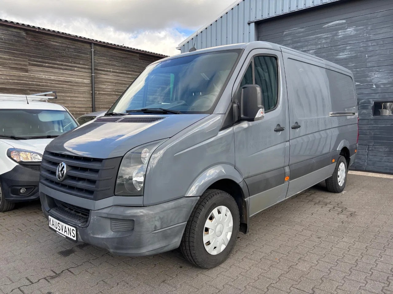 Volkswagen Crafter - 2.0 TDI L2 H1 AHK 2 schuifdeuren Airco camera - AutoWereld.nl