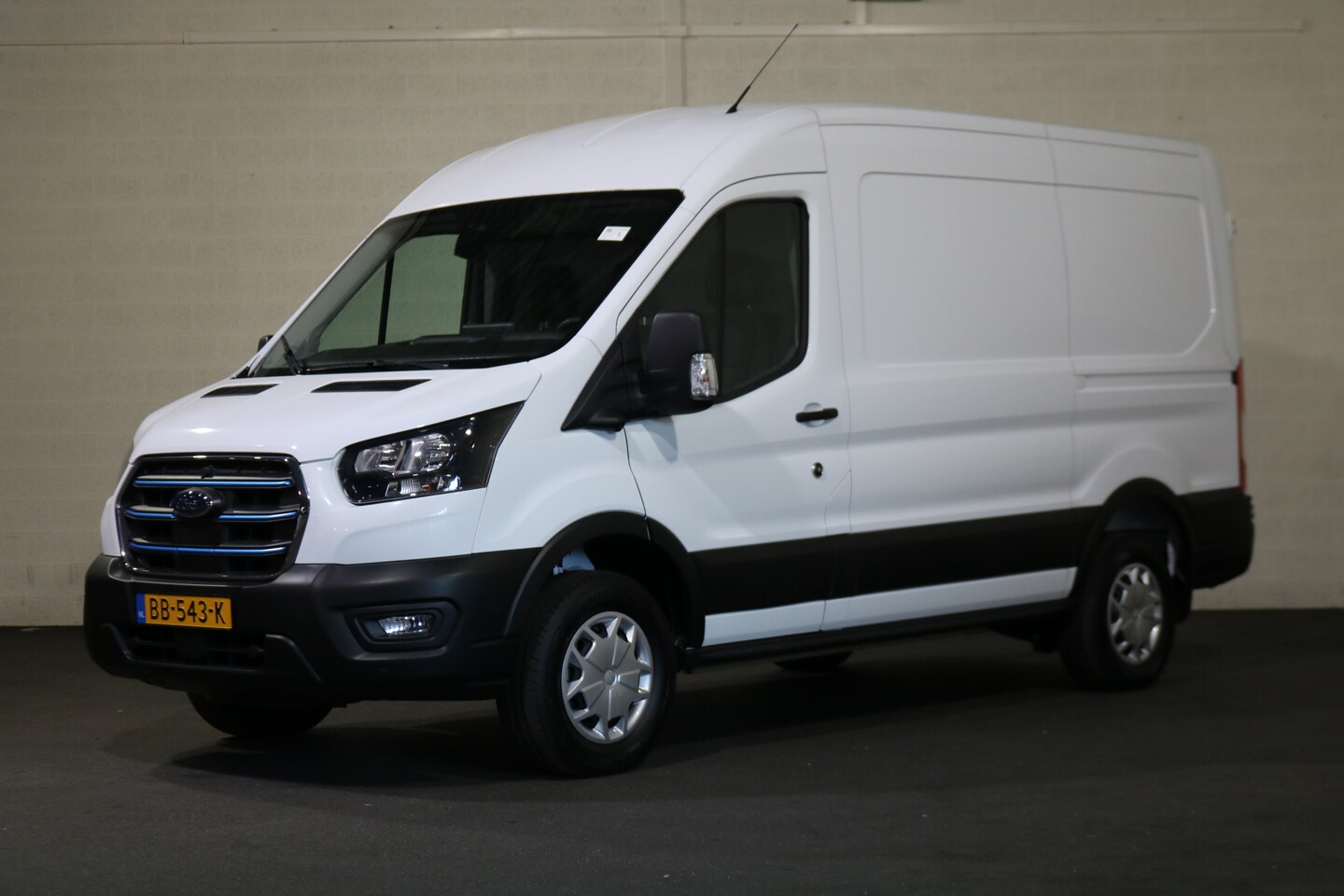 Ford E-Transit - 350 L2 H2 Trend 68 kWh - AutoWereld.nl