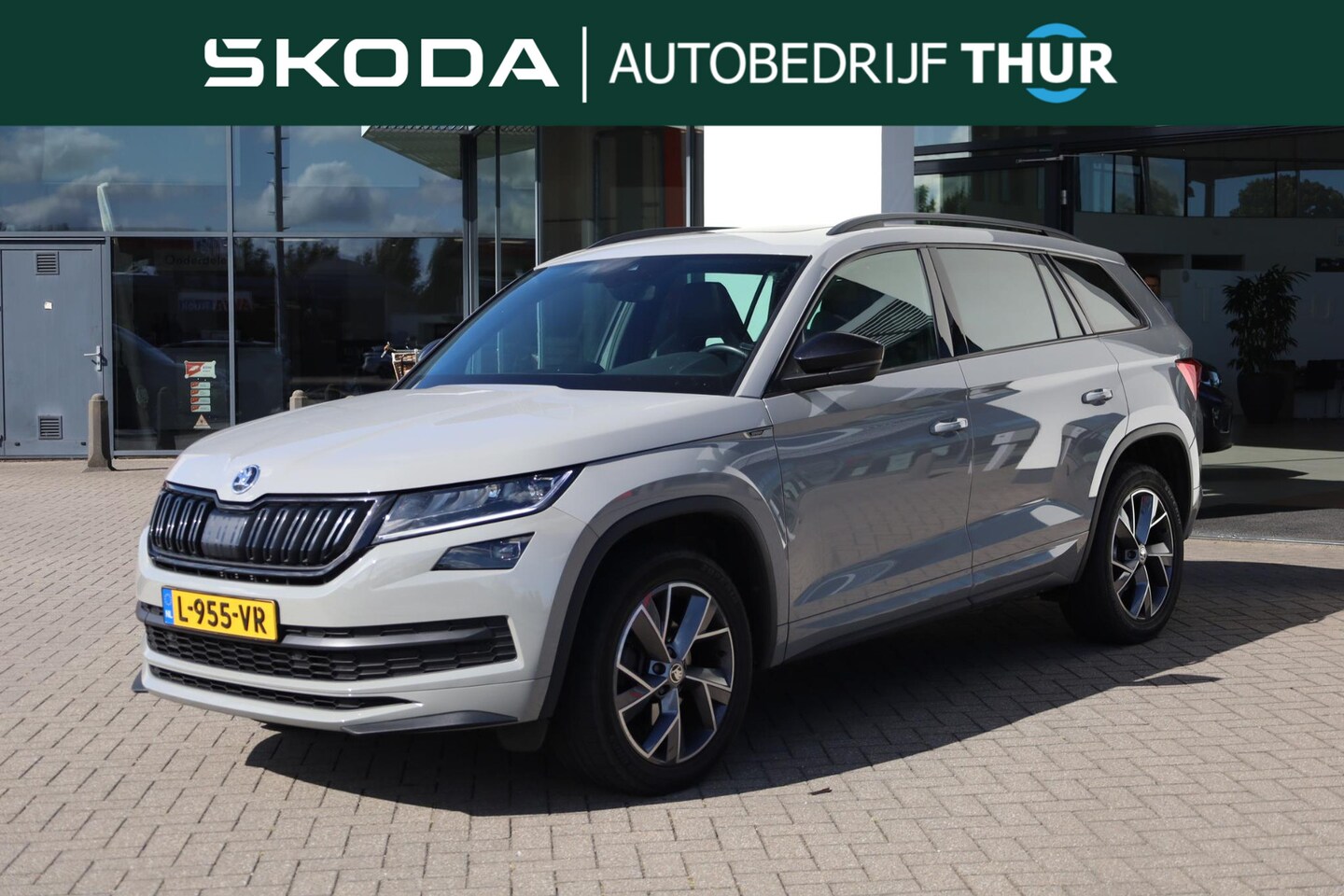 Skoda Kodiaq - 1.5 TSI Sportline Business 7p. 150PK / 110kW 7p 7 zits panoramadak camera 19" lmv acc stoe - AutoWereld.nl