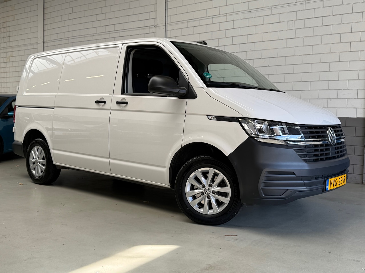 Volkswagen Transporter - 2.0 TDI L1H1 26 Economy Business 2.0 TDI L1H1 26 Economy Business - AutoWereld.nl