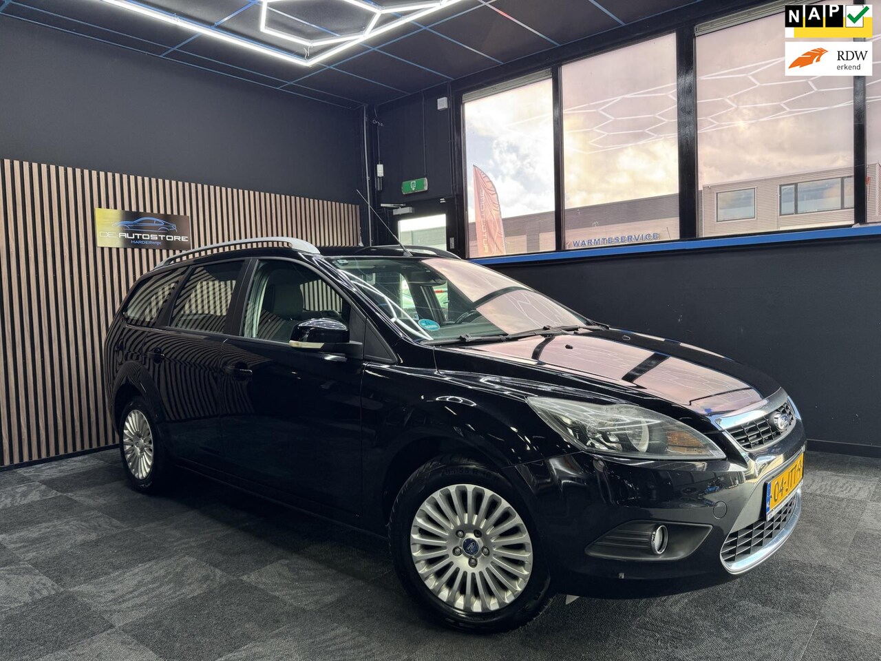 Ford Focus Wagon - 1.8 Titanium Airco Navi Cruise pdc Zeer nette Auto!!! - AutoWereld.nl