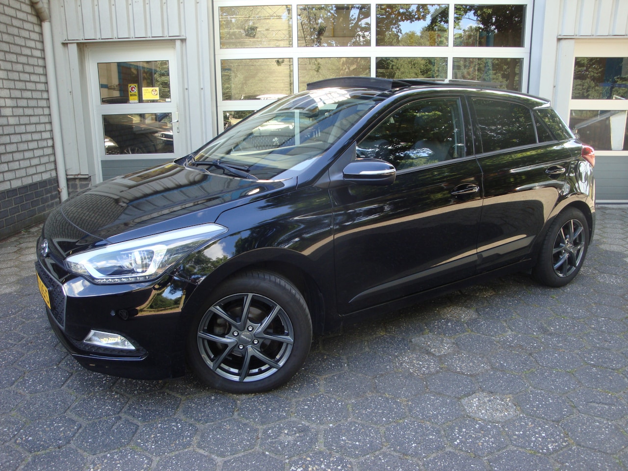 Hyundai i20 - 1.0 T-GDI Premium / Panoramadak - AutoWereld.nl