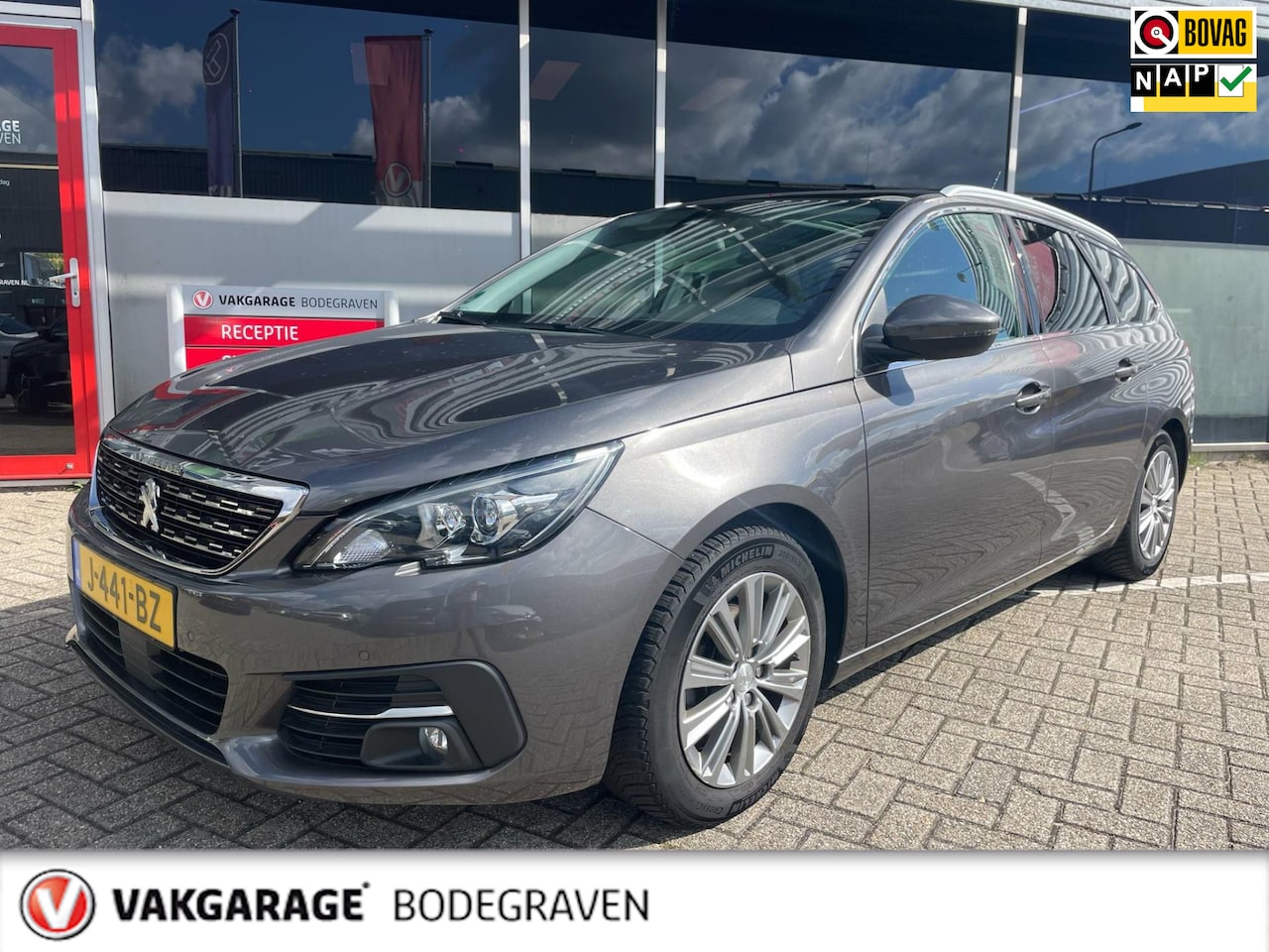 Peugeot 308 SW - 1.2 PureTech Blue Lease Premium / AUTOMAAT - AutoWereld.nl