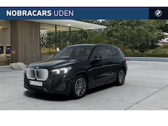 BMW iX1 - eDrive20 M Sport / Trekhaak / Sportstoelen / Achteruitrijcamera / Adaptieve LED / M Adapti