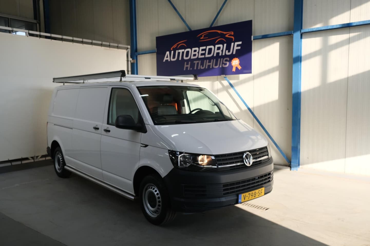 Volkswagen Transporter - 2.0 TDI L2H1 Comfortline - N.A.P. Airco, Trekhaak. - AutoWereld.nl