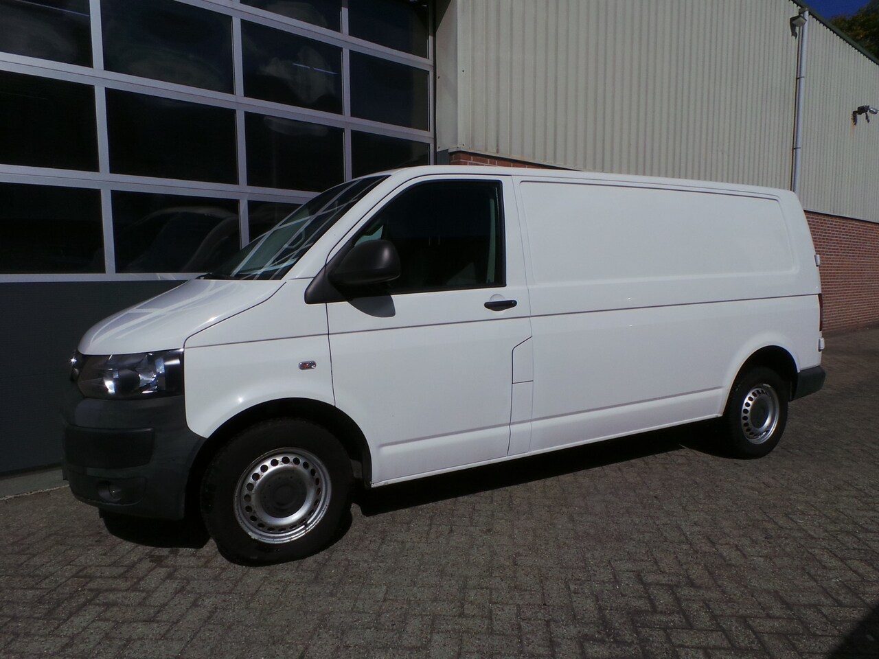 Volkswagen Transporter - 2.0 TDI L2H1 140pk DSG Airco,Cruise,Navi,Pdc - AutoWereld.nl