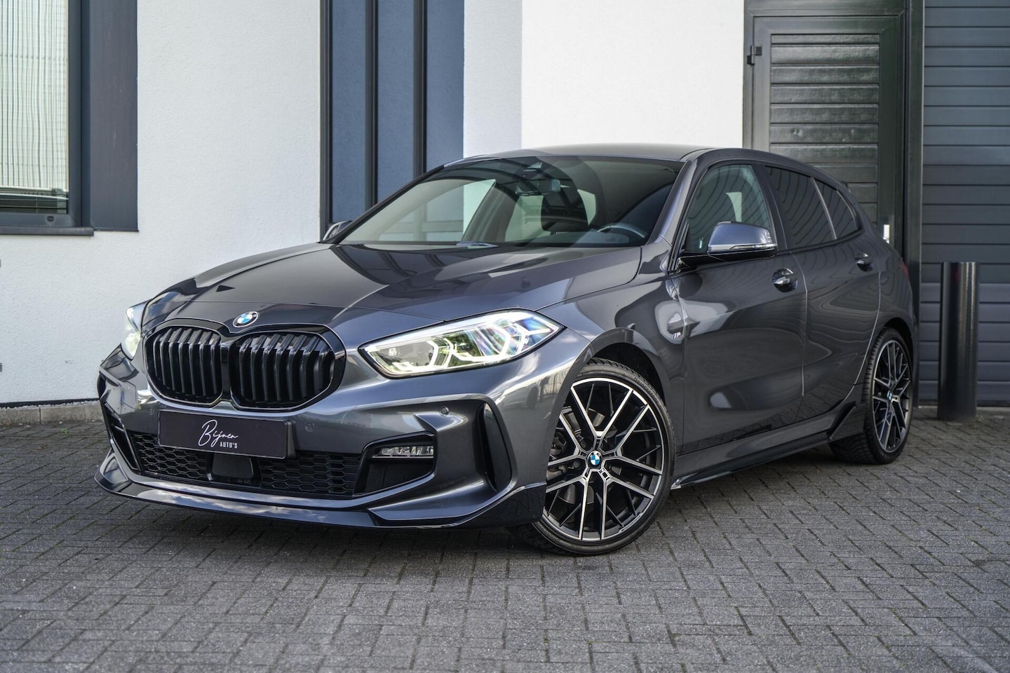 BMW 1-serie - 118i M Sport Edition M-Performance / CARPLAY / LED - AutoWereld.nl