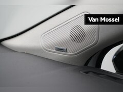 Renault Captur - 1.3 TCe 130 Initiale Paris AUTOMAAT | PANORMADAK | NAVIGATIE | CAMERA | LEDEREN BEKLEDING