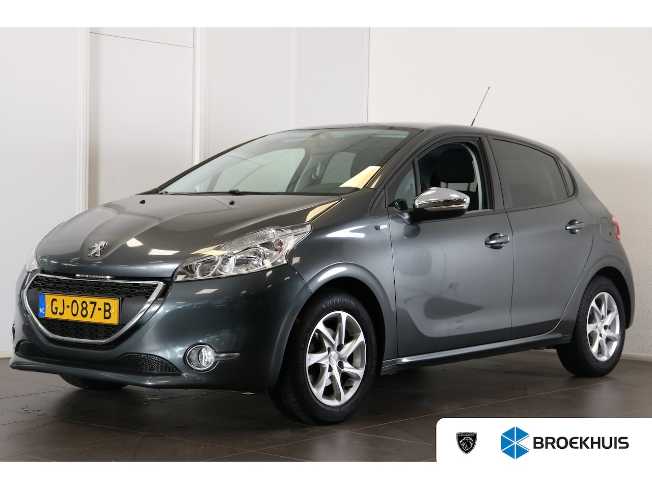 Peugeot 208 - 1.2 PureTech 82PK Style | Navi | Airco | Cruise | Bluetooth | 15" Lichtmetaal | Metallic | - AutoWereld.nl