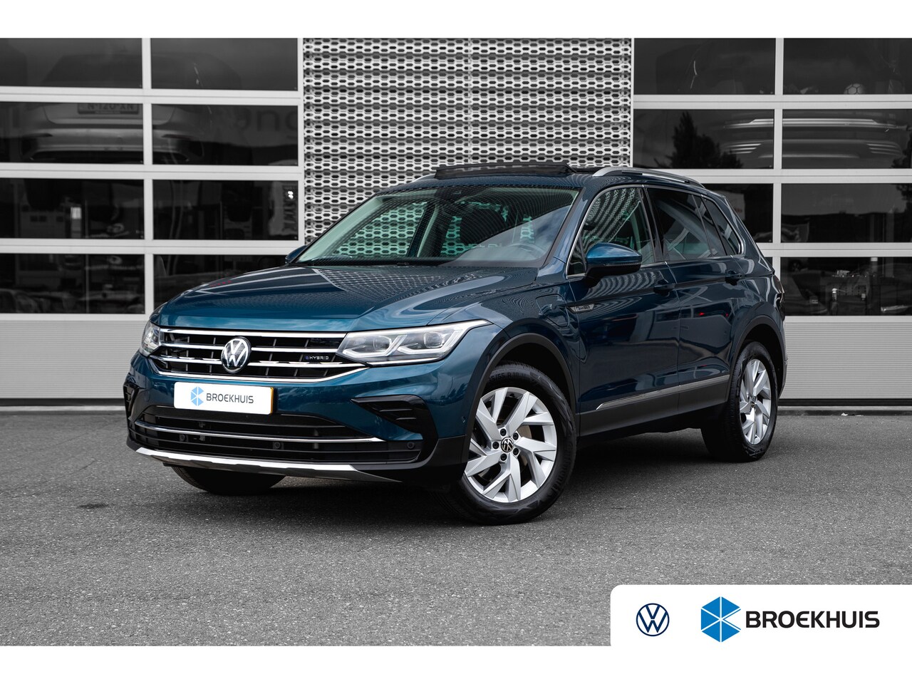 Volkswagen Tiguan - 1.4 TSI eHybrid Business | Trekhaak | Panorama Dak | Camera | - AutoWereld.nl