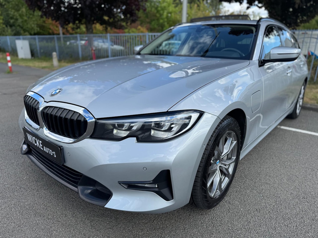 BMW 3-serie Touring - 330e xDrive High Executive Panorama Leder Camera - AutoWereld.nl