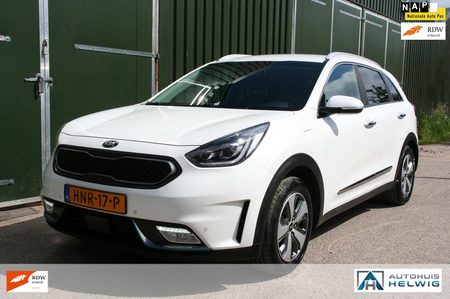 Kia Niro - 1.6 GDi PHEV Hybrid ExecutiveLine , LEER, AIRCO, NAVIGATIE, CAMERA, TREKHAAK - AutoWereld.nl