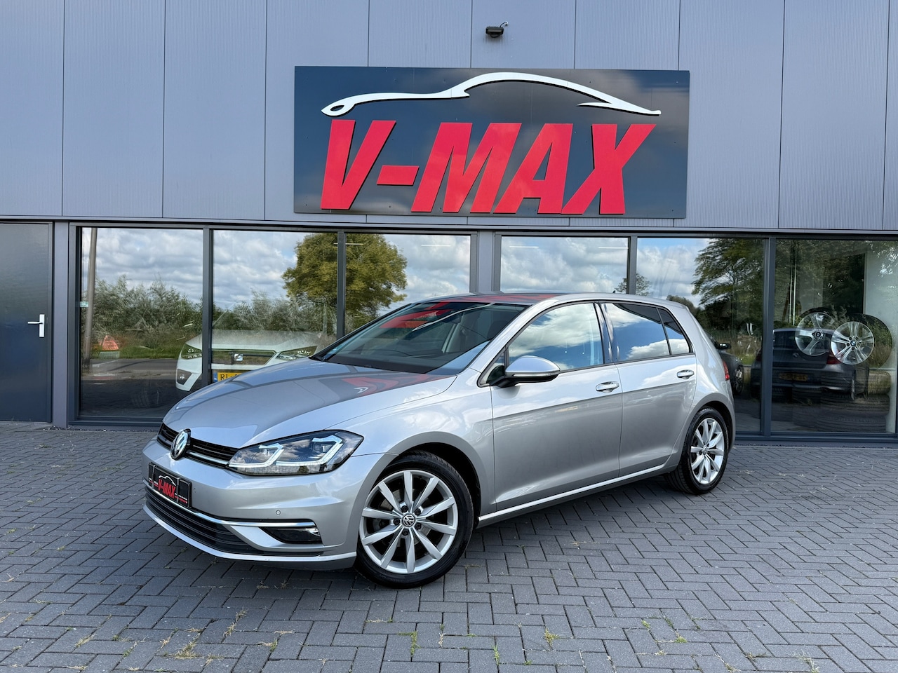 Volkswagen Golf - 1.0 TSI Comfortline ACC Alcantara Massage Camera Navi - AutoWereld.nl
