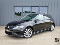 Volkswagen Golf - 1.5 TSI Highline Business R Line