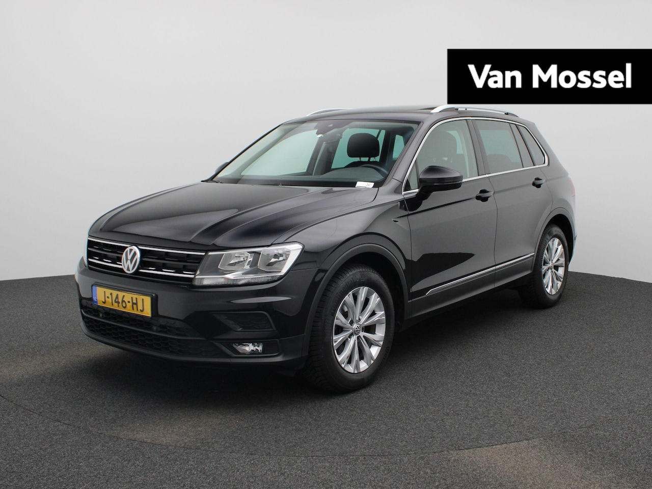 Volkswagen Tiguan - 1.5 TSI Comfortline Business | LMV | Parkeer sensoren | Panorama dak | Climate control | D - AutoWereld.nl