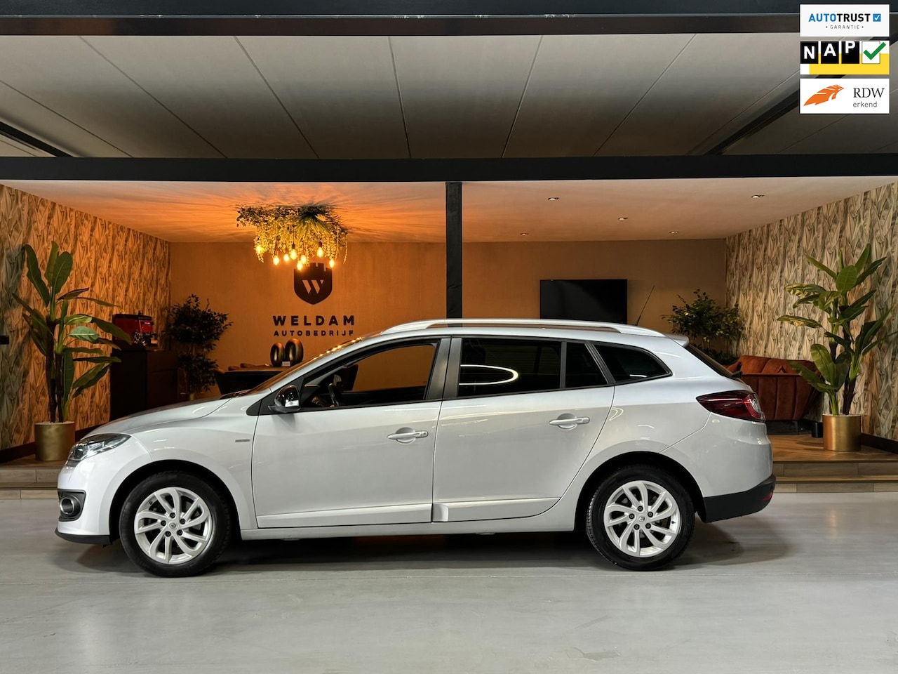 Renault Mégane Estate - 1.2 TCe Limited Garantie Facelift Cruise Navi Clima Led Rijklaar - AutoWereld.nl