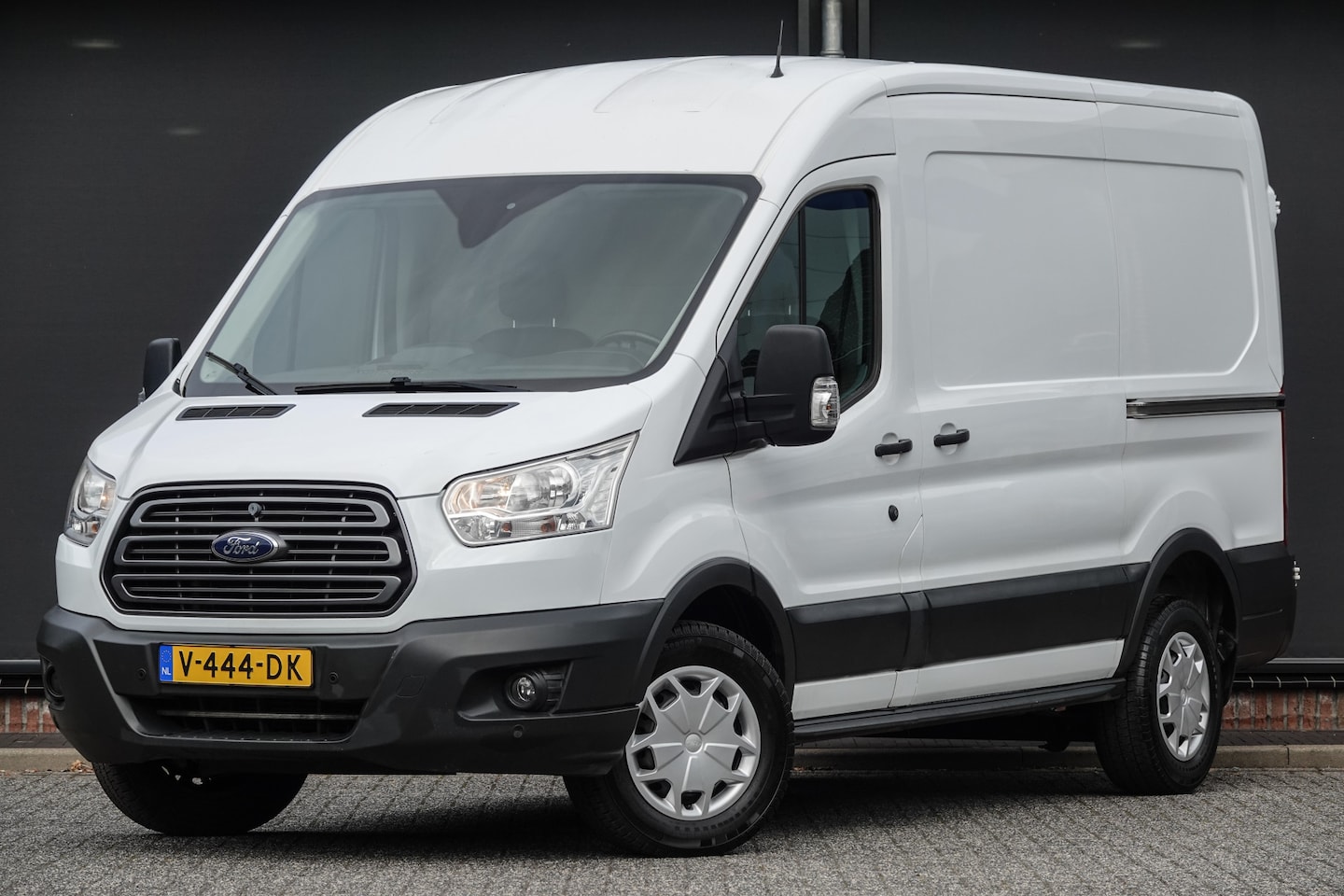 Ford Transit - L2H2 2.0Tdci 130Pk | 350 | Trend | 2xSchuifdeur | Trekhaak | Frozen White - AutoWereld.nl