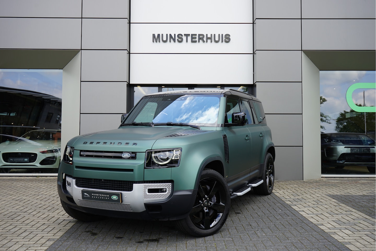 Land Rover Defender 110 - 3.0 D250 HSE 7p. | Elektronisch Sper Differentieel | Lichtmetalen velgen 22" | Elektrisch - AutoWereld.nl