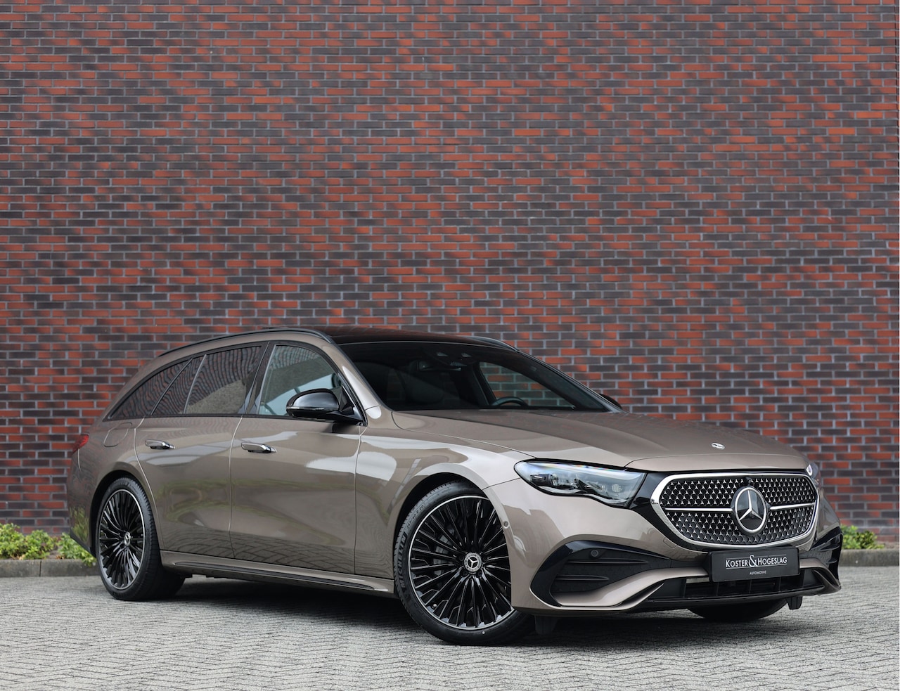 Mercedes-Benz E-klasse Estate - 300e | Pas. Display - Pano - Trekhaak - Burmester - AutoWereld.nl