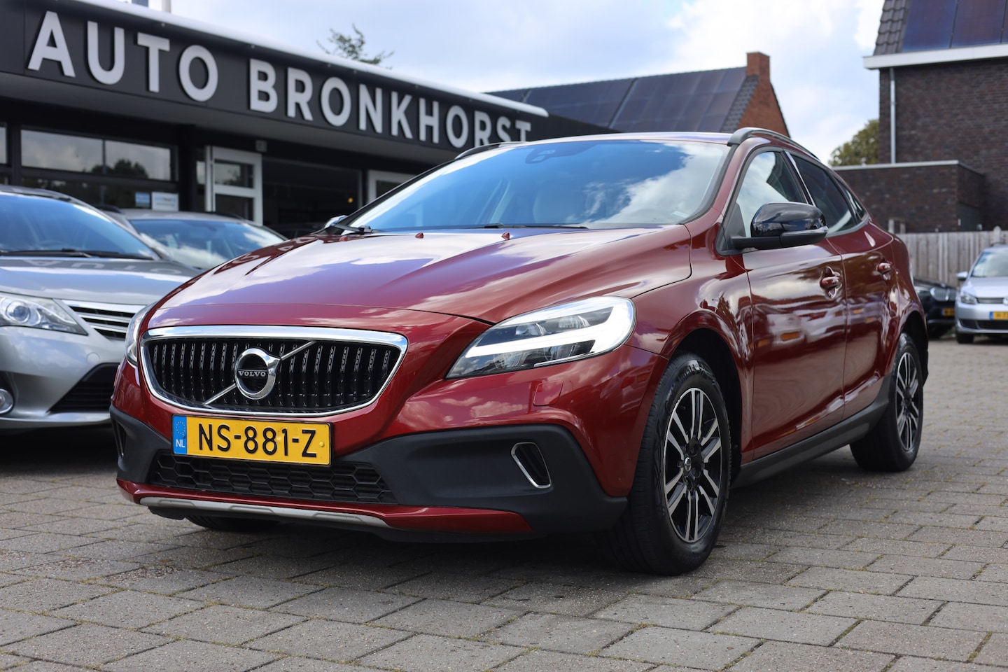 Volvo V40 Cross Country - 1.5 T3 NORDIC+ AUTOMAAT | NAVI | NL AUTO - AutoWereld.nl