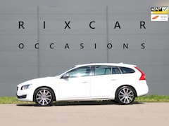 Volvo V60 - 2.4 D5 Twin Engine R-Design / TREKHAAK / LEDER / SCHUIFDAK