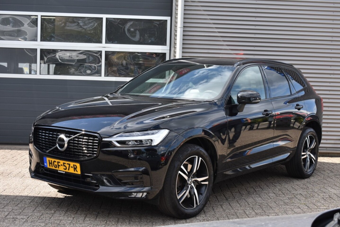 Volvo XC60 - 2.0 B4 INSCRIPTION / SPORTSTOELEN / PANORAMA DAK / TREKHAAK - AutoWereld.nl