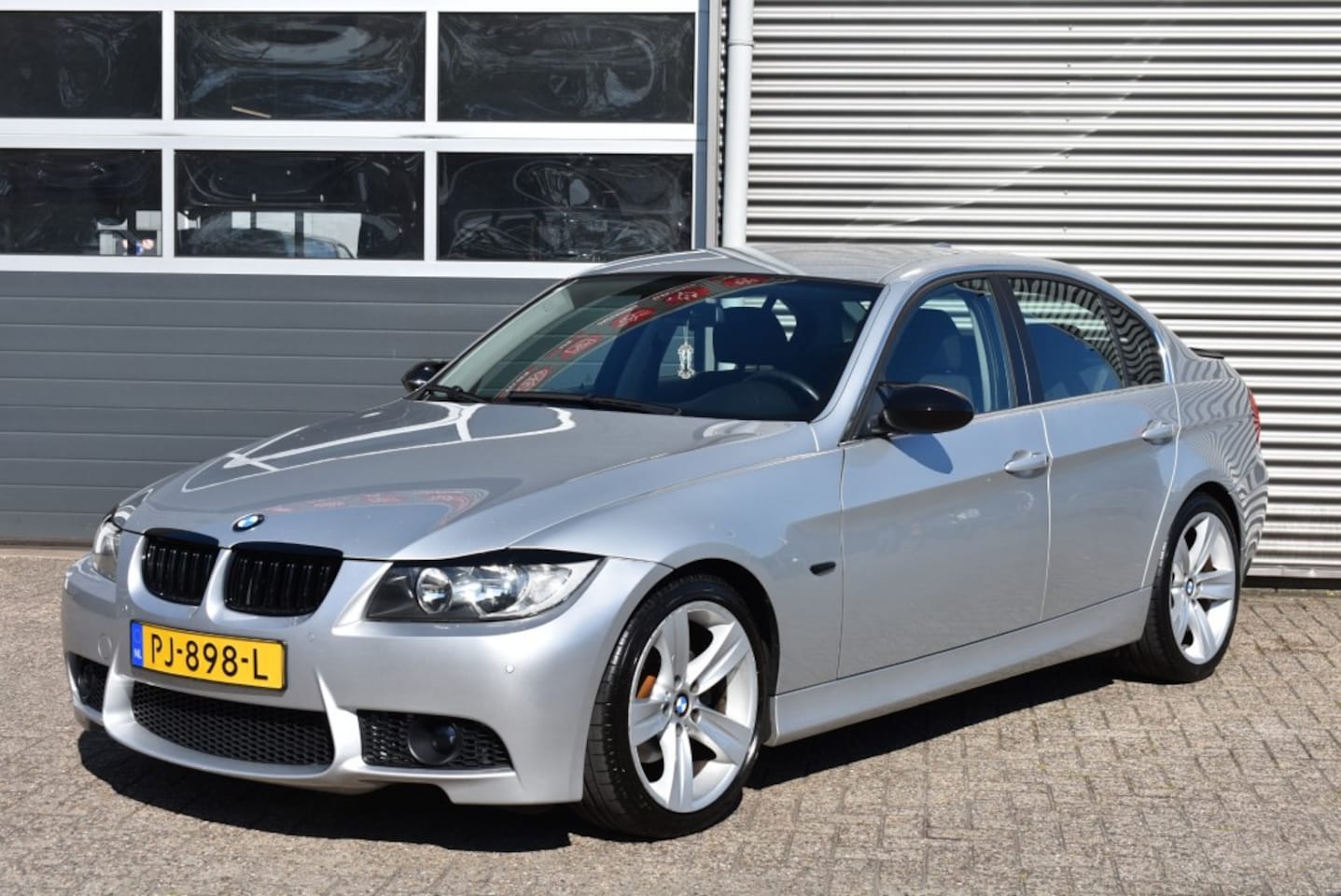 BMW 3-serie - 325I BUSINESS LINE / 6 CILINDER / AIRCO / SEDAN / AUTOMAAT - AutoWereld.nl