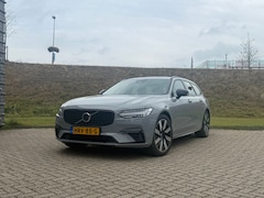 Volvo V90 - T8 455PK AWD Ultra Dark | Trekhaak | Head up display | Gelamineerde ruiten | HK Audio