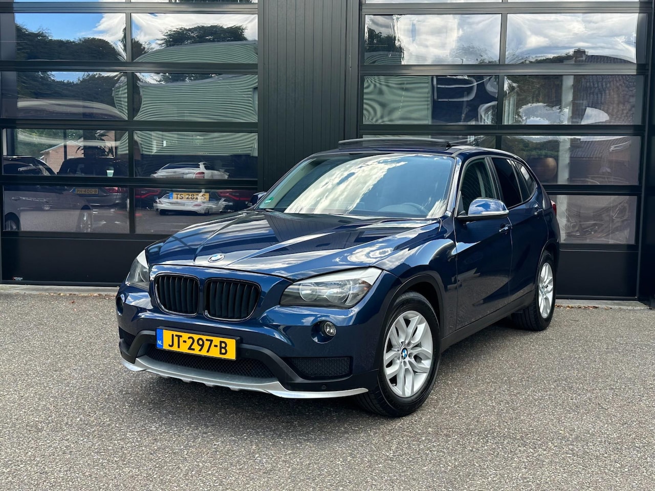 BMW X1 - SDrive18i Executive Navi Pano Stoelverw. Cruise Aut. - AutoWereld.nl