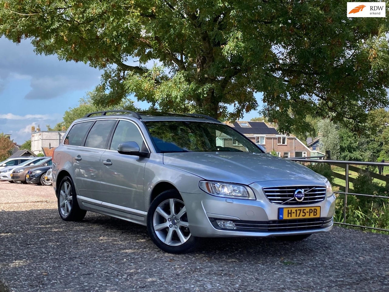 Volvo V70 - 2.0 D3 Classic Edition | Automaat + Clima + Cruise + Navi nu € 9.975,-!!! - AutoWereld.nl