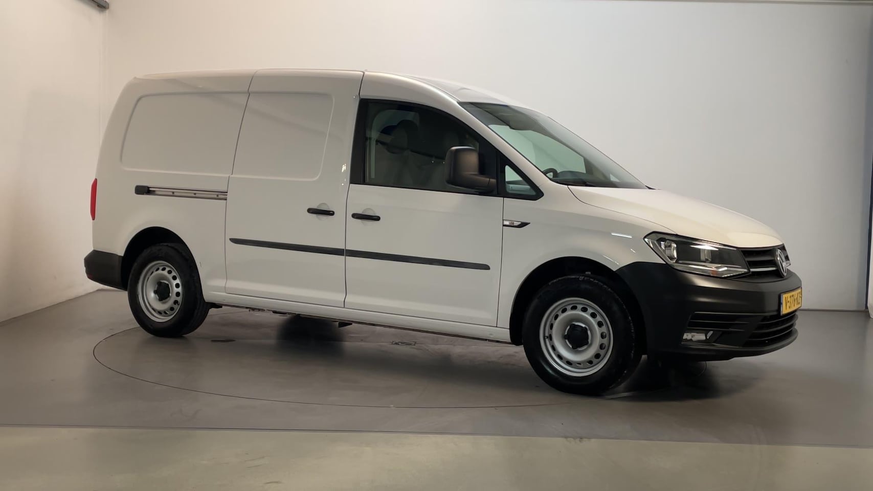 Volkswagen Caddy Maxi - 2.0 TDI L2H1 BMT Comfortline Parkeersensoren Navigatie AppConnect CruiseControl - AutoWereld.nl