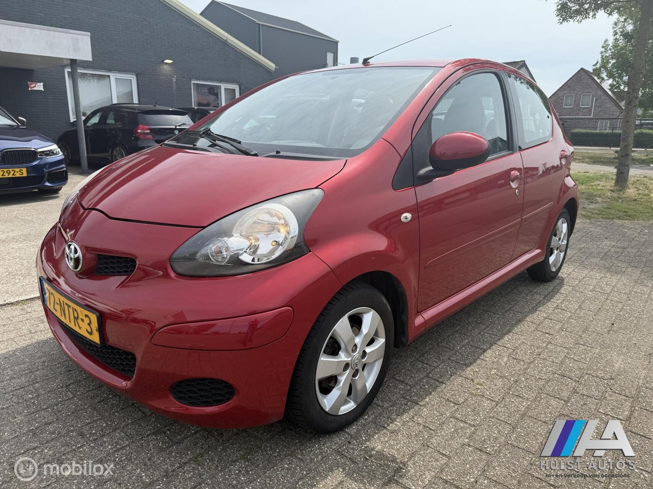 Toyota Aygo - 1.0-12V Aspiration Red 5D | Airco | Leder | Lmv | APK - AutoWereld.nl