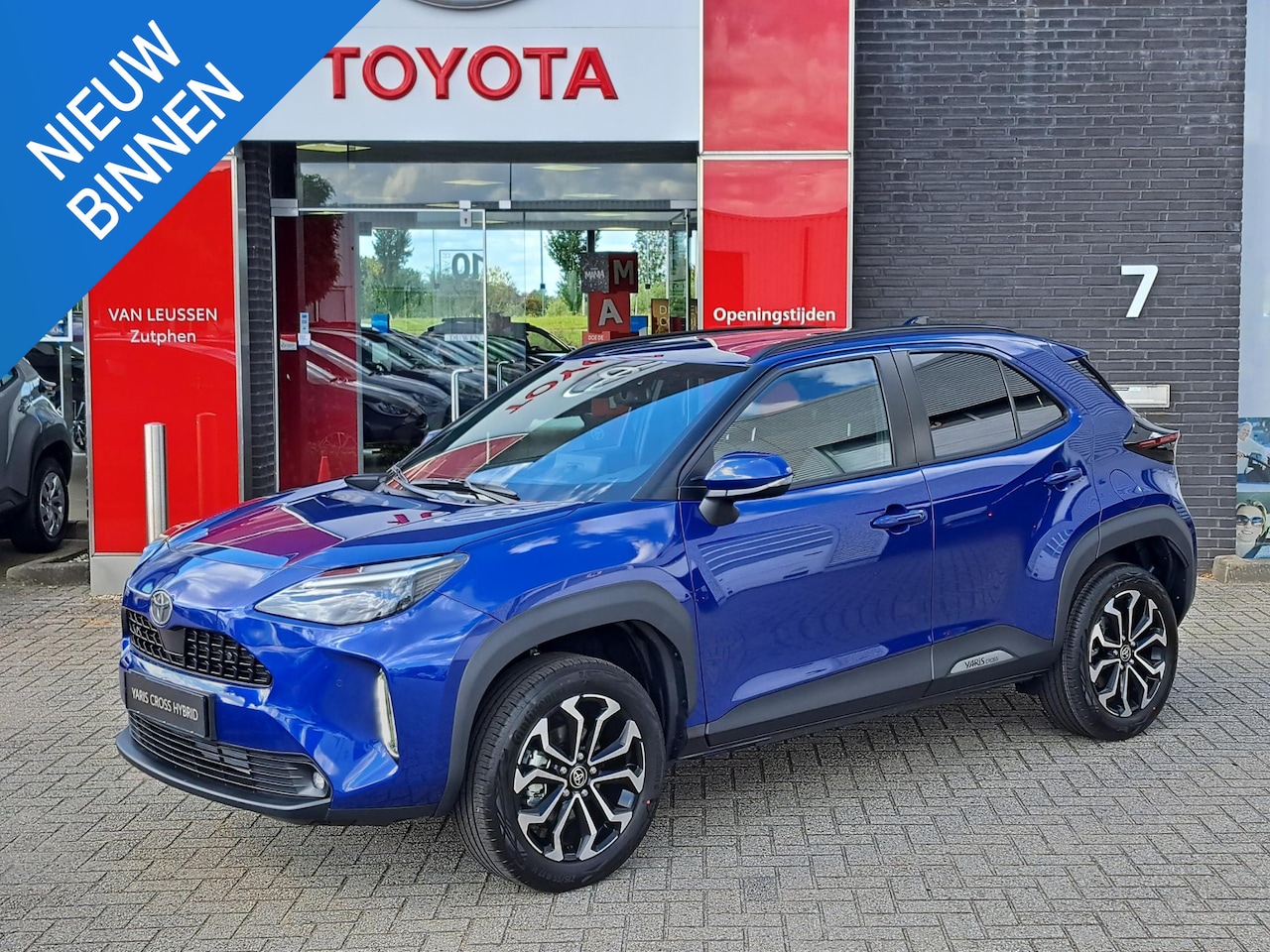 Toyota Yaris Cross - 1.5 Hybrid 115 Dynamic COMFORT PACK NIEUW DIRECT LEVERBAAR BLIND SPOT STOEL/ STUURVERWARMI - AutoWereld.nl