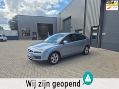Ford Focus - 1.6-16V Futura 1e EIGENAAR DEALER ONDERHOUDEN LAGE KM STAND