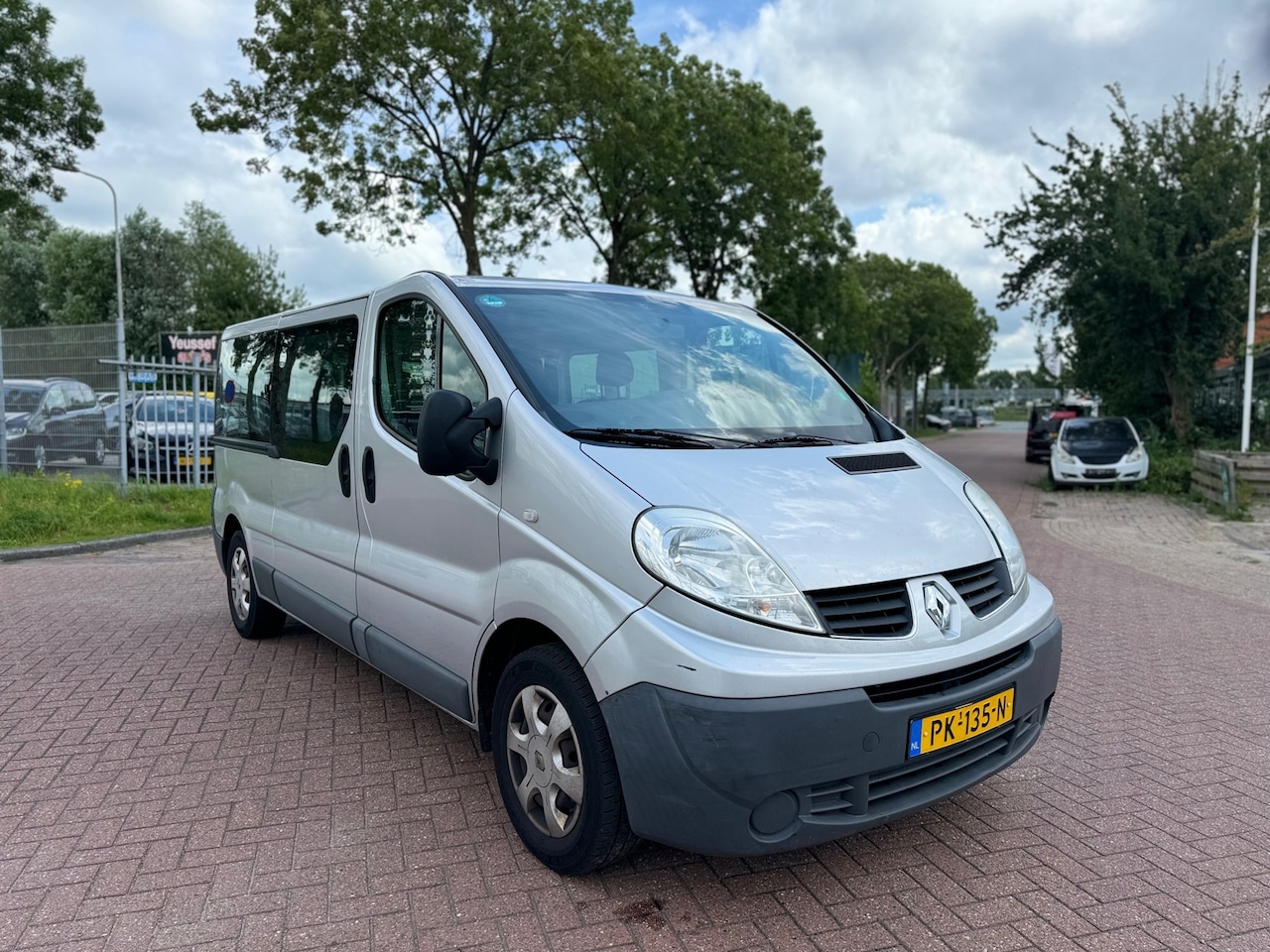 Renault Trafic Passenger - 2.0 dCi T29 L2H1 9 PERSONEN - AutoWereld.nl