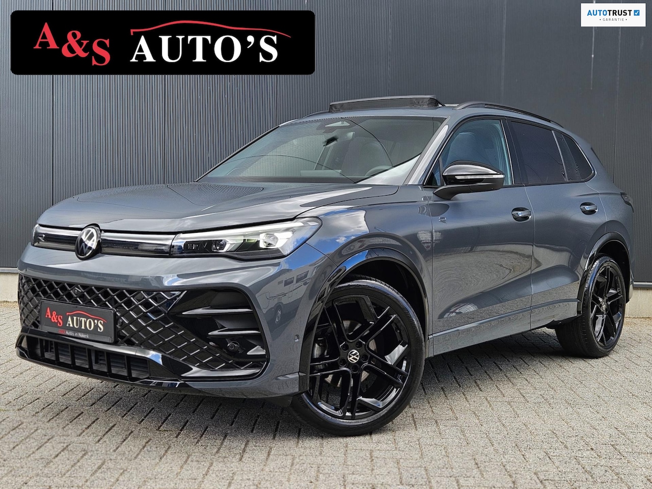 Volkswagen Tiguan - 1.5 eTSI 3x R-Line Panodak Acc IQ led 360 H&K HUD Massage Trekhaak Sfeerverlichting Dodeho - AutoWereld.nl