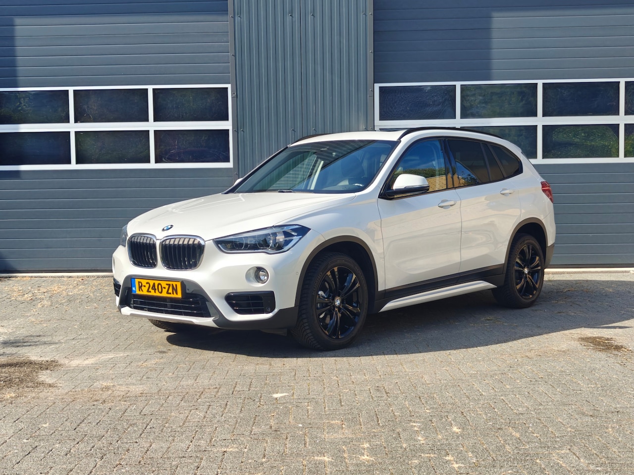 BMW X1 - sDrive18i High Executive SDrive18i High Executive - AutoWereld.nl